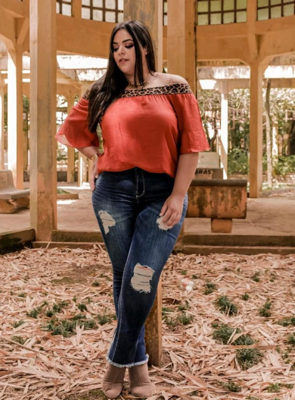 Blusa Ombro a Ombro Animal Print Plus Size