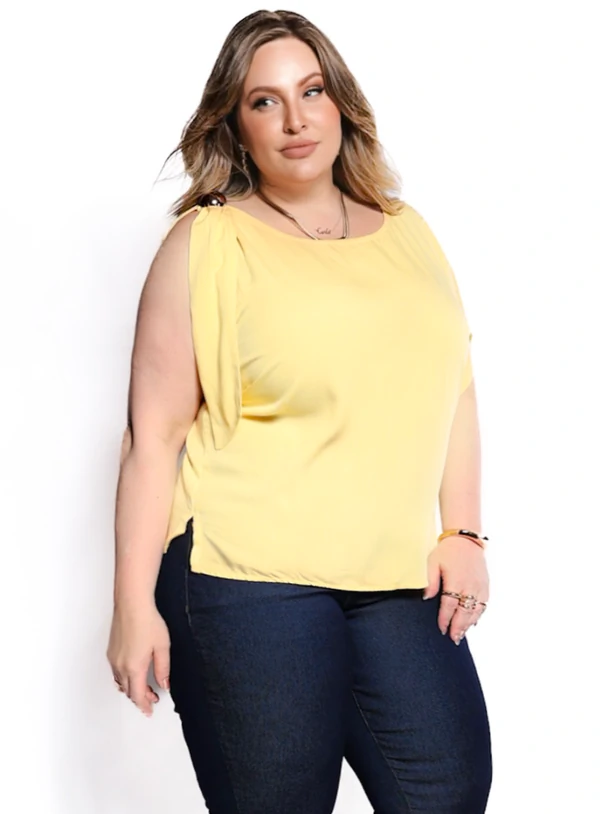 Blusa Assimétrica Plus Size em Viscose com Bijouteria