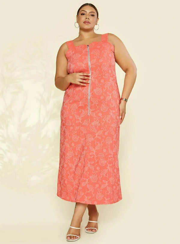 Vestido Plus Size Midi Jacquard Estampado com Zíper Frontal