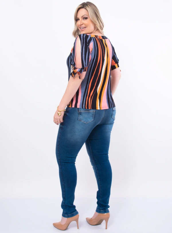 Blusa Plus Size Recorte no Decote