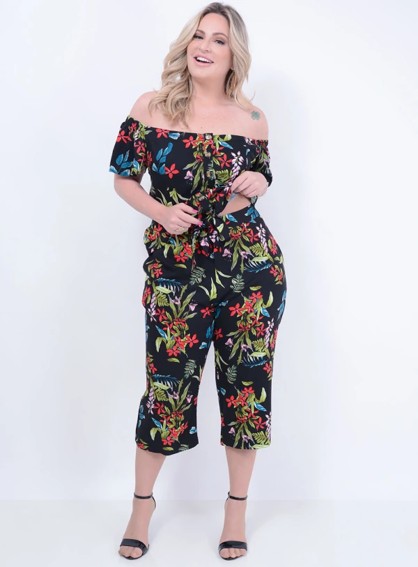 Conjunto de Blusa em Viscose Ombro a Ombro com Amarração na Barra e Calça Pantacourt