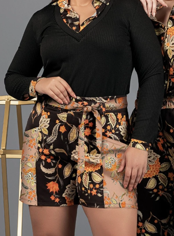 Short Curto Plus Size Floral com Faixa