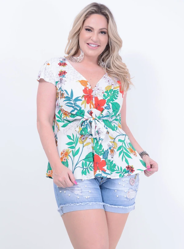 Blusa em Viscose com Manga Japonesa e Amarração com Abertura nas Costas Floral