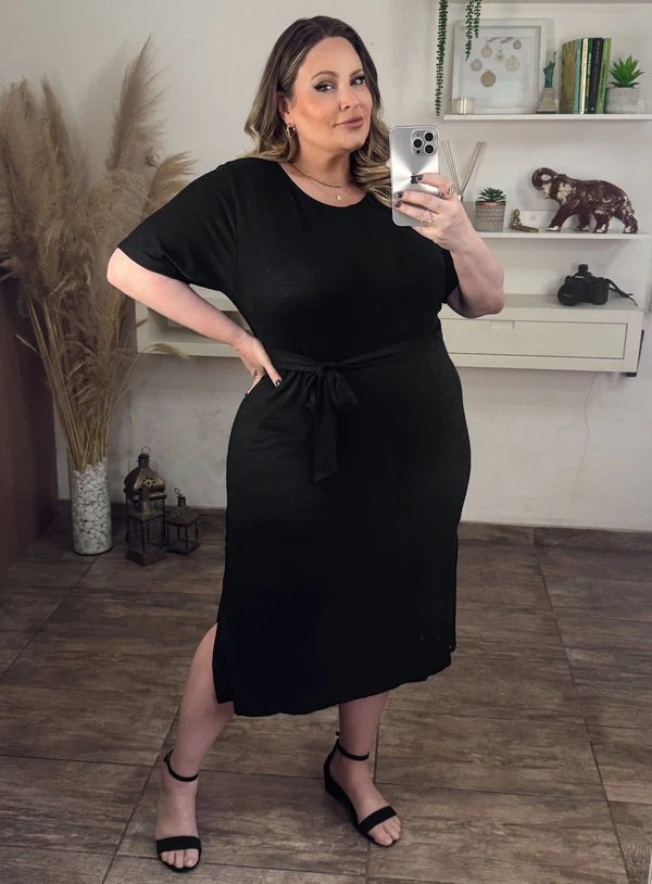 Vestido Canelado Plus Size com Cinto e Fenda