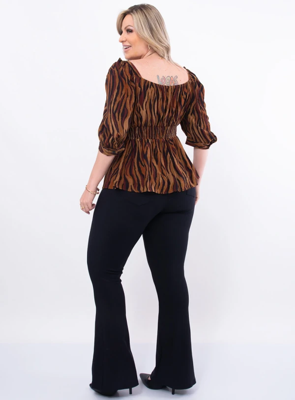 Blusa Plus Size Animal Print com Laço no Decote