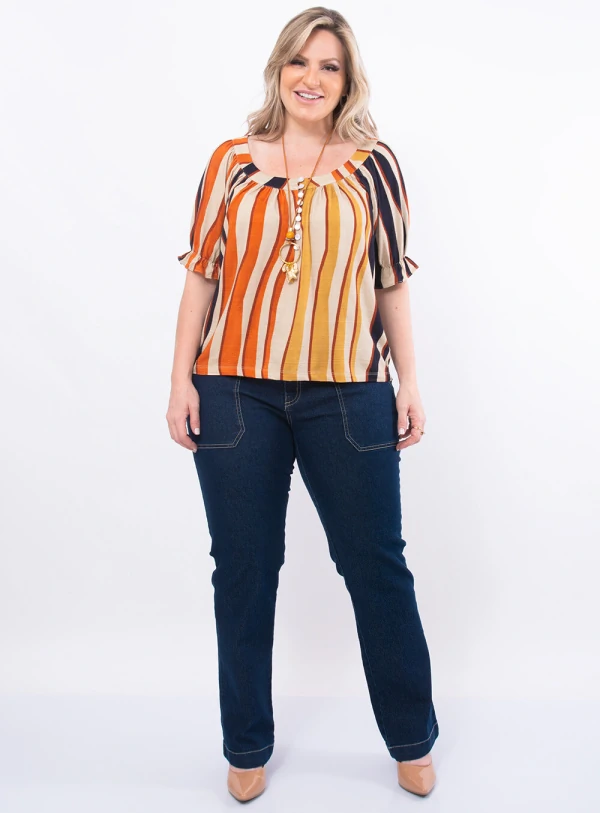 Blusa Plus Size Estampada com Botões