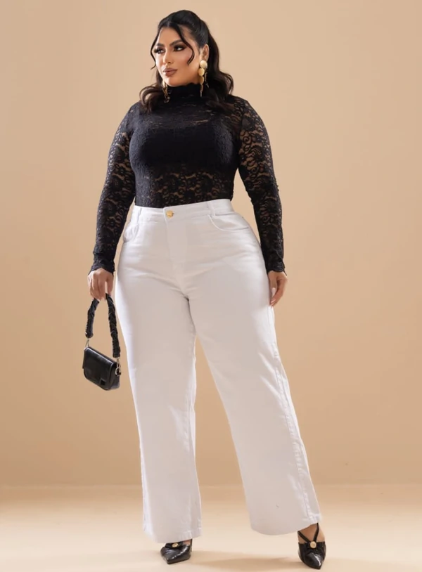 Calça Wide Leg Branca Plus Size com Botão Dourado 100% Jeans