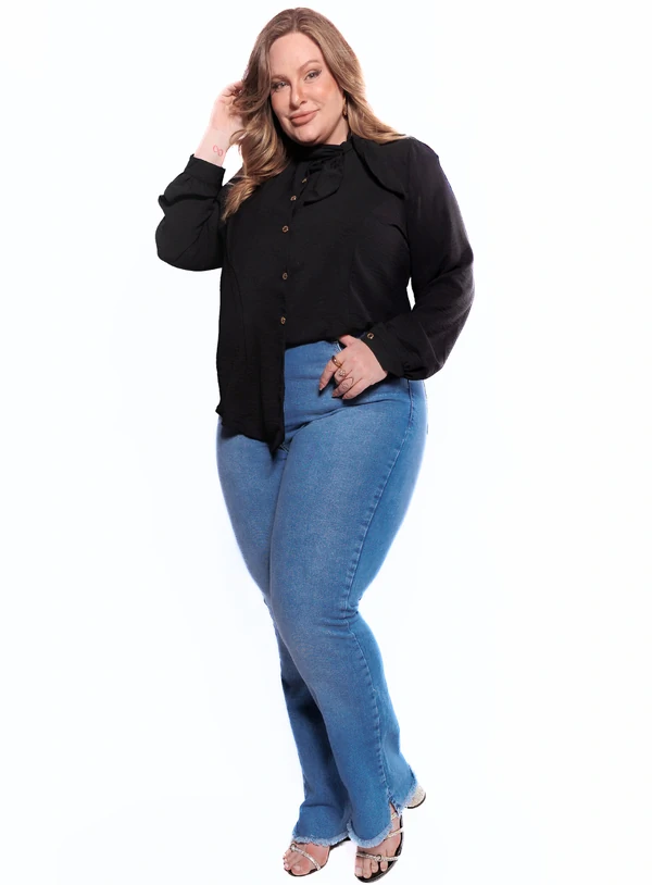 Camisa Plus Size com Gola de Laço em Crepe