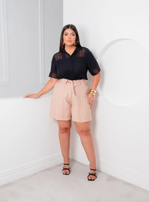 Bermuda Lisa Plus Size com detalha de Presponto e Faixa