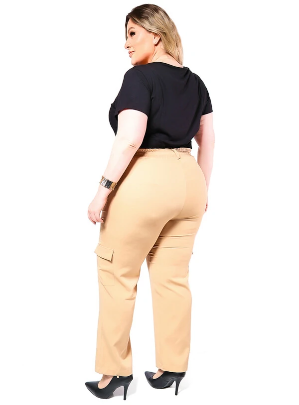 Calça Cargo Plus Size Reta em Malha Crepe