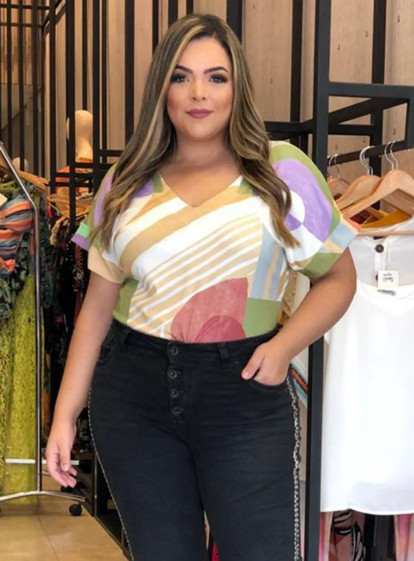 Blusa Plus Size Abstrata