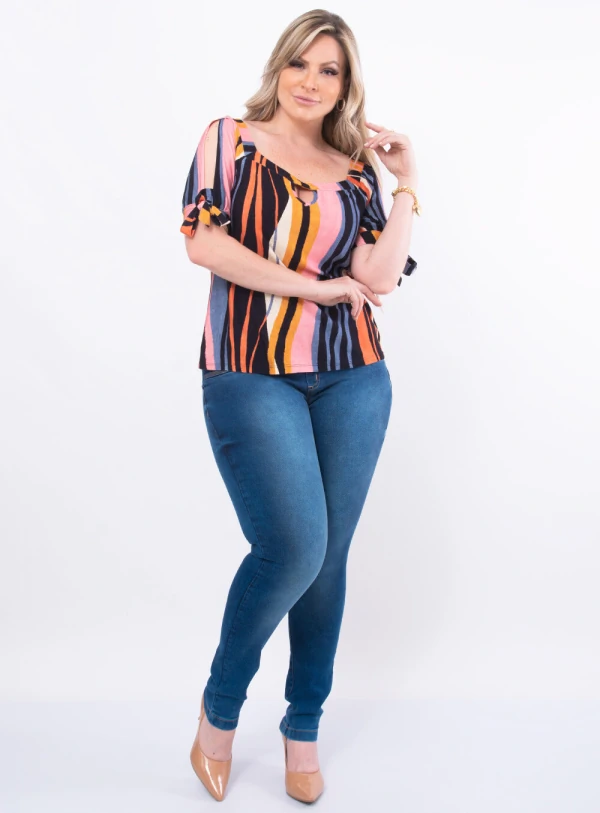 Blusa Plus Size Recorte no Decote