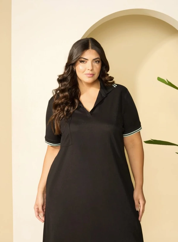 Vestido em Viscose Plus Size com Gola Polo e Bolso