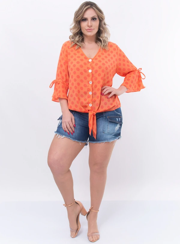 Blusa Plus Size em Poá com Botões