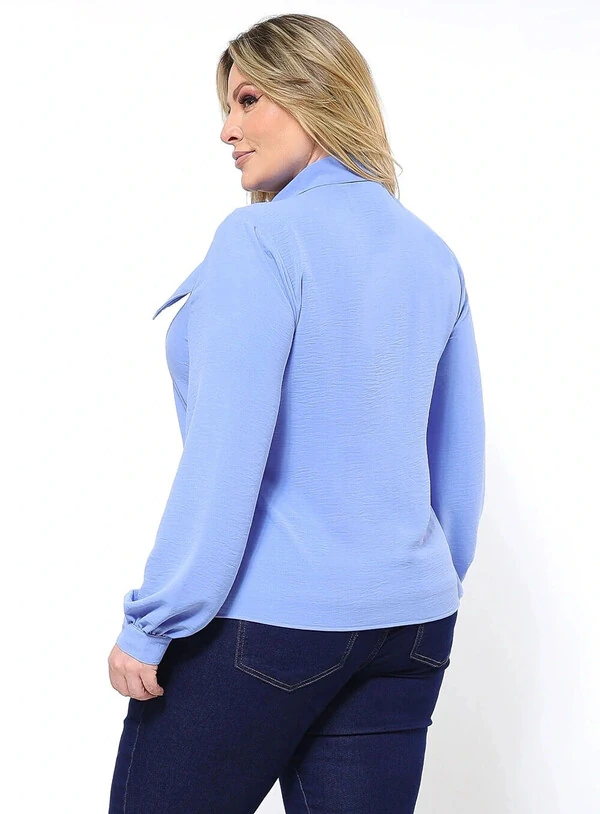 Camisa Plus Size com Gola de Laço em Crepe