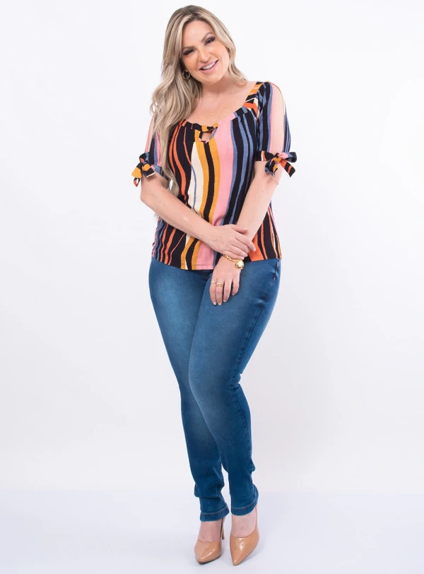 Blusa Plus Size Recorte no Decote