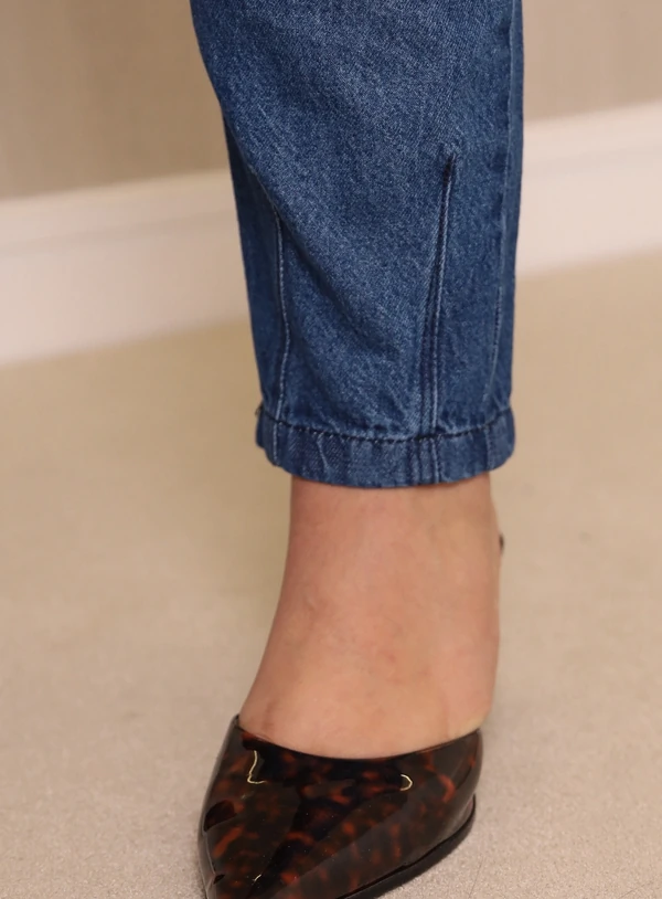 Calça Cenoura Plus Size com Dois Cintos