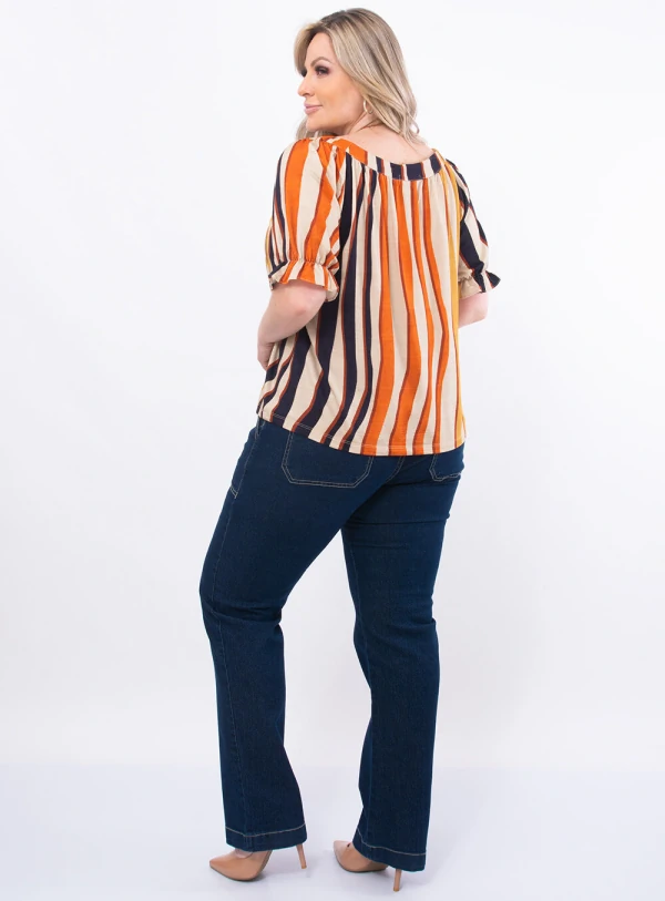 Blusa Plus Size Estampada com Botões