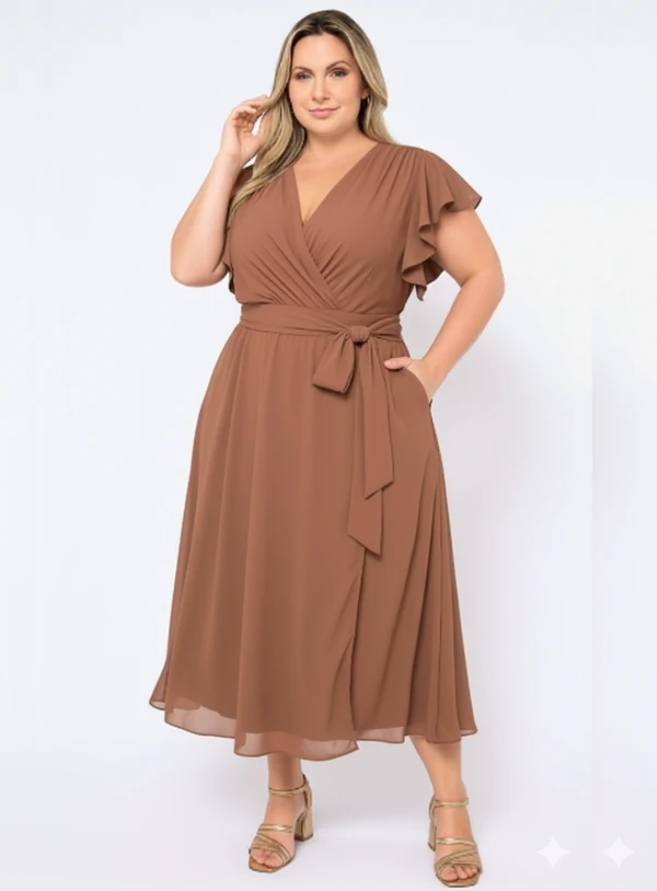 Vestido Transpassado em Crepe Plus Size com Cinto