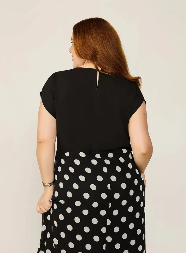Vestido em Chiffon Poá Plus Size com forro
