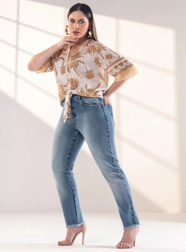 Calça Jeans Plus Size Reta Contorno de Strass