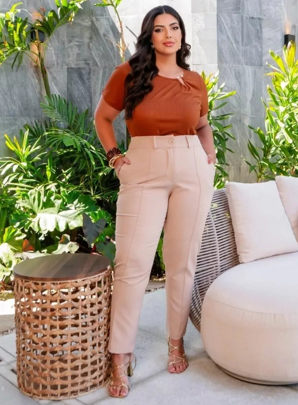 Calça Alfaiataria Plus Size Reta com Vinco em Polielastano