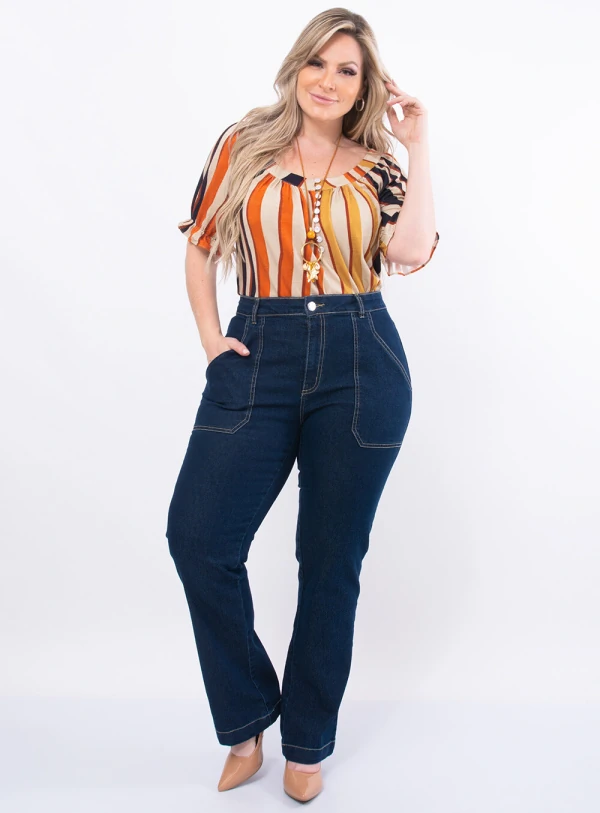 Blusa Plus Size Estampada com Botões