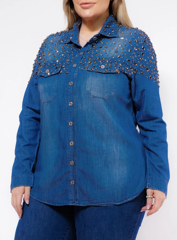 Camisa jeans Plus Size Manga Longa com Bordados de Pedrarias