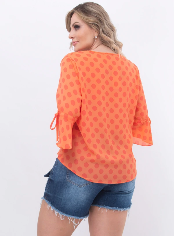 Blusa Plus Size em Poá com Botões
