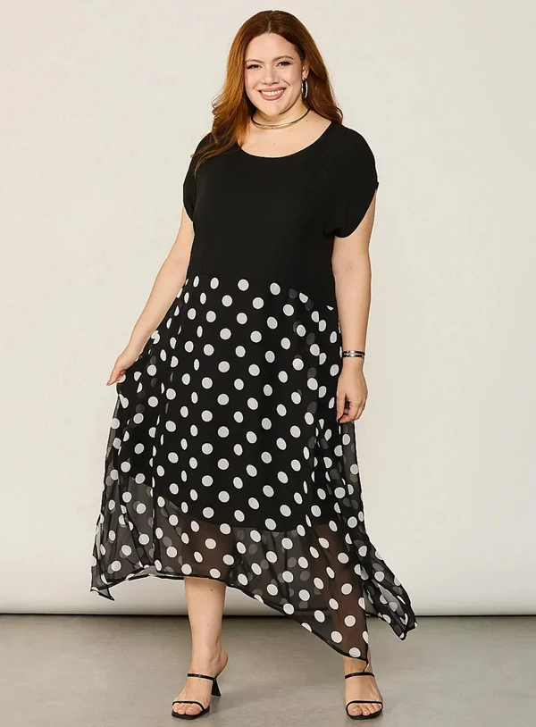 Vestido em Chiffon Poá Plus Size com forro