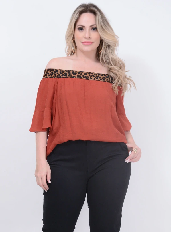 Blusa Ombro a Ombro Animal Print Plus Size