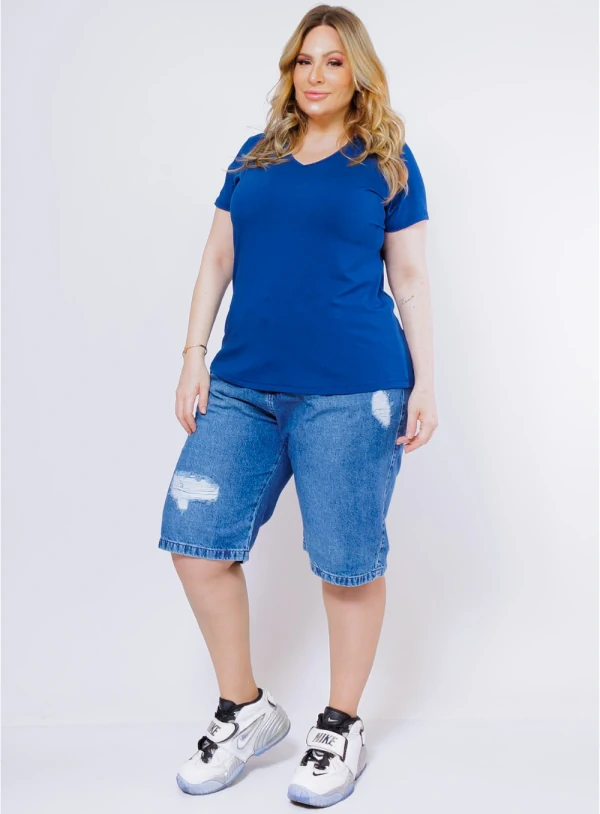T-Shirt Plus Size Básica Decote V em Viscolycra