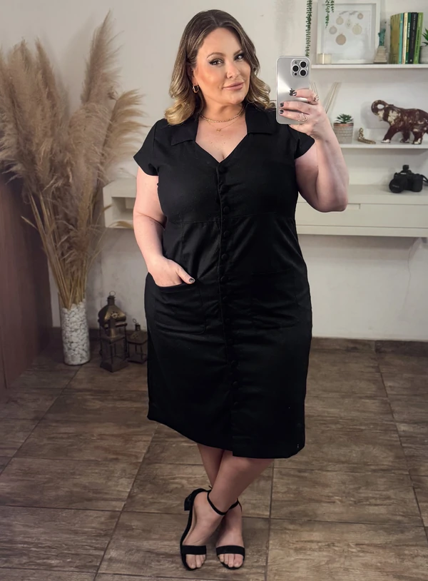 Vestido Camiseta Plus Size com Botões e Bolsos Frontais em Viscolinho