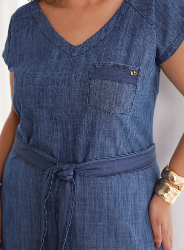 Vestido Jeans Estilo Camiseta Plus Size com Bolso e Cinto