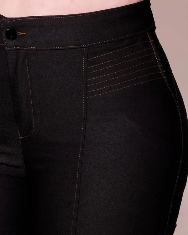 Bermuda Jeans Plus Size Pespontada na Altura do Bolso Faca