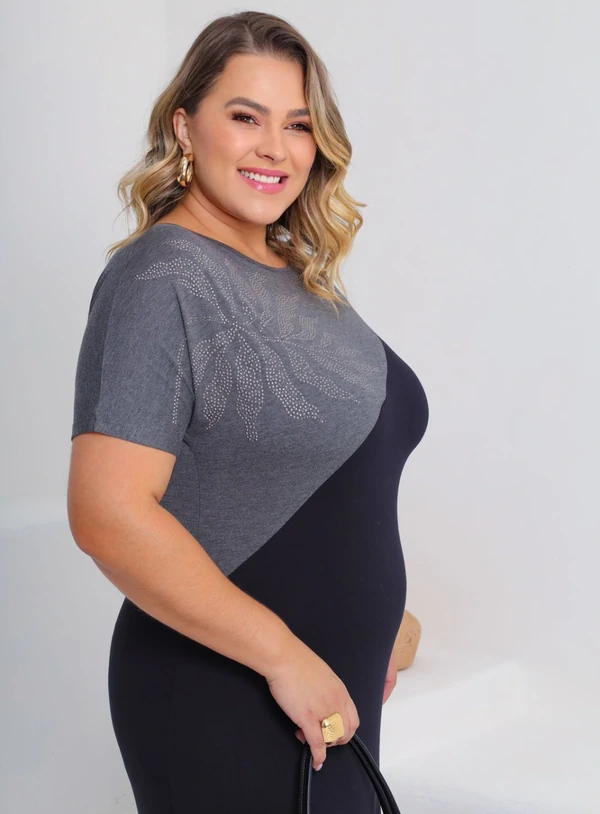 Vestido Longo Plus Size Bicolor com Detalhe de Brilho