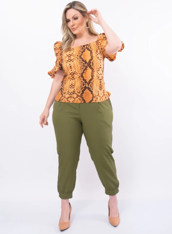 Blusa Plus Size Animal Print com Laço na Manga