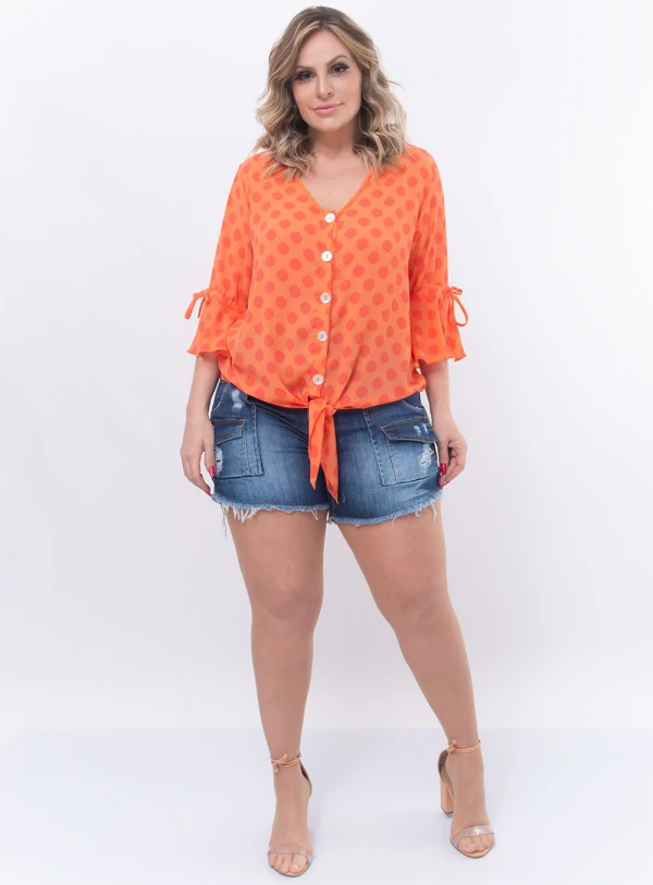 Blusa Plus Size em Poá com Botões