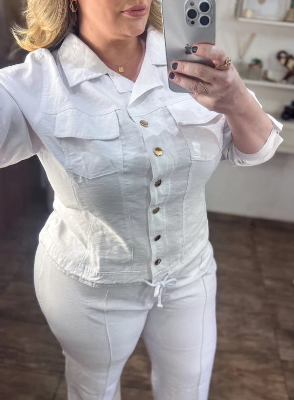 Conjunto Plus Size Jaqueta Leny e Flare Vincada em Sarja Branco ou Preto