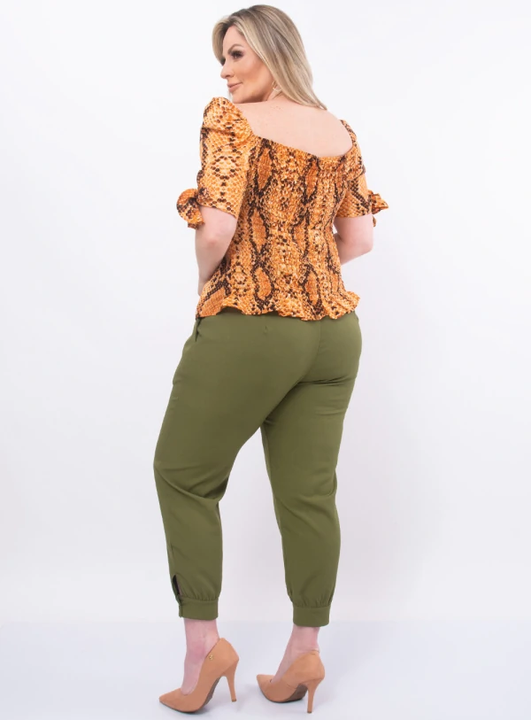 Blusa Plus Size Animal Print com Laço na Manga