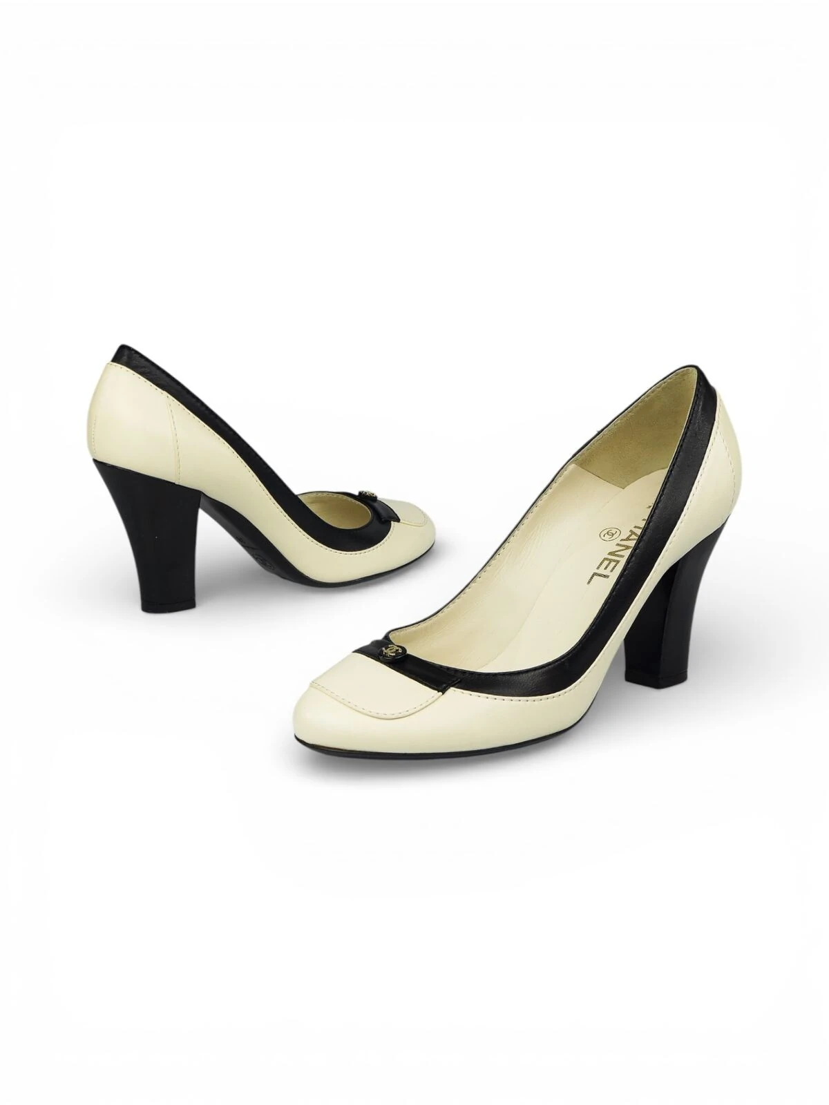 FotoSapato Chanel Beige & Black Pumps