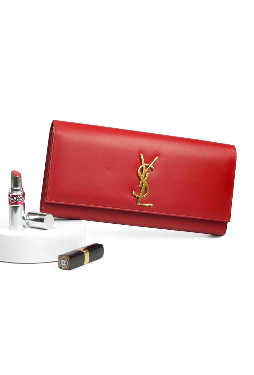 Foto Clutch Yves Saint Laurent Couro Vermelha
