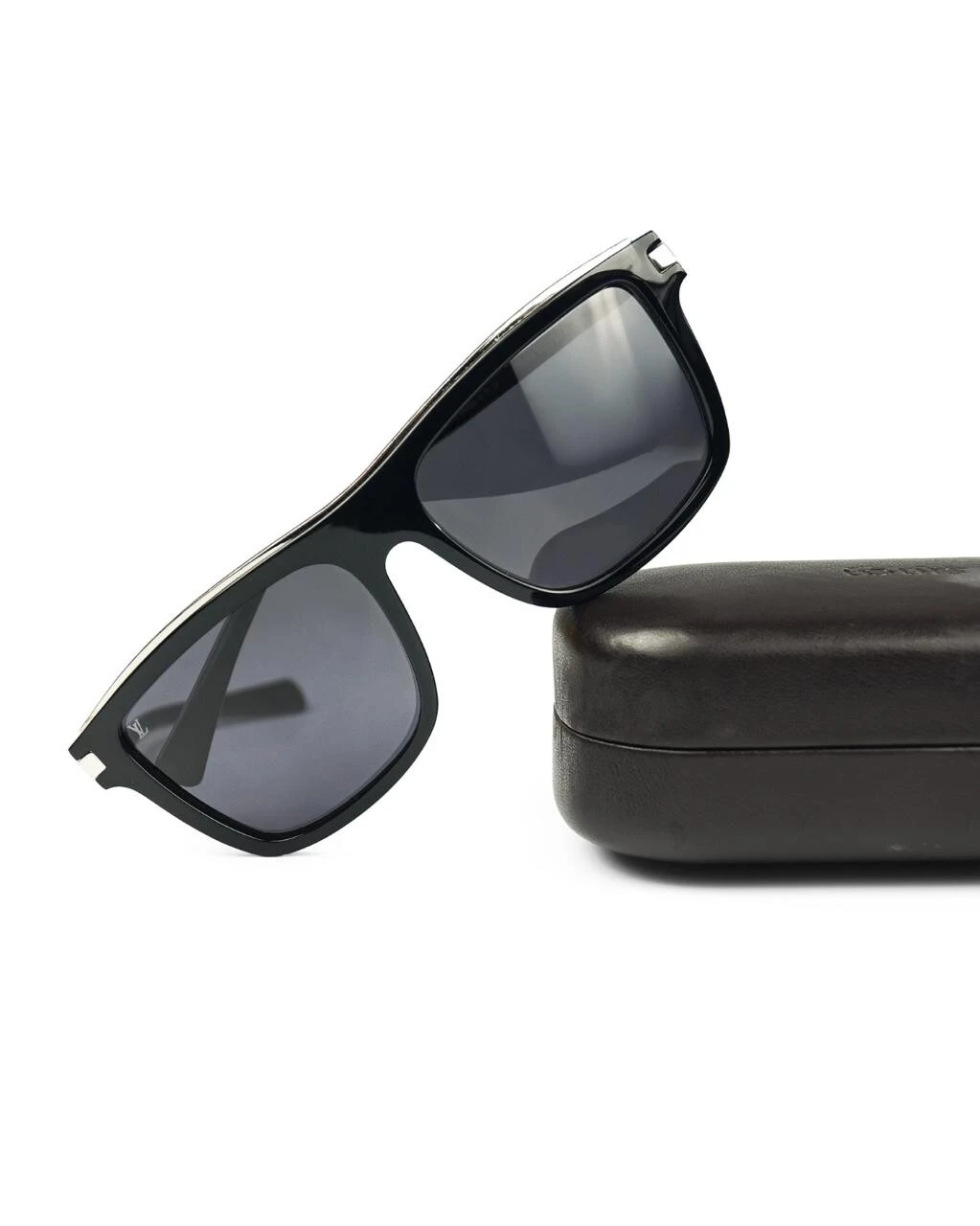 Foto Óculos Louis Vuitton Preto Com Detalhes em Prata e Preto