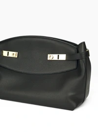 Bolsa Ferragamo Hug Soft Crossbody Preta