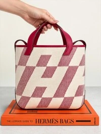 Bolsa Hermès Cabas Tote em Canvas Rosa e Off-White