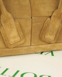 Bolsa Bottega Veneta Mini Arco Camurça Bege