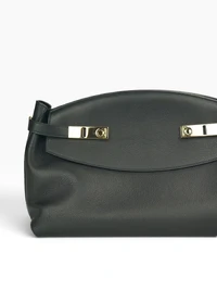 Bolsa Ferragamo Hug Soft Crossbody Preta