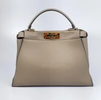 Bolsa Fendi Peekaboo Small Cinza