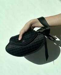 Clutch Chanel em Cetim Preta