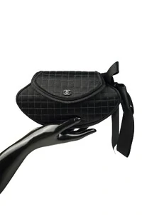 Clutch Chanel em Cetim Preta